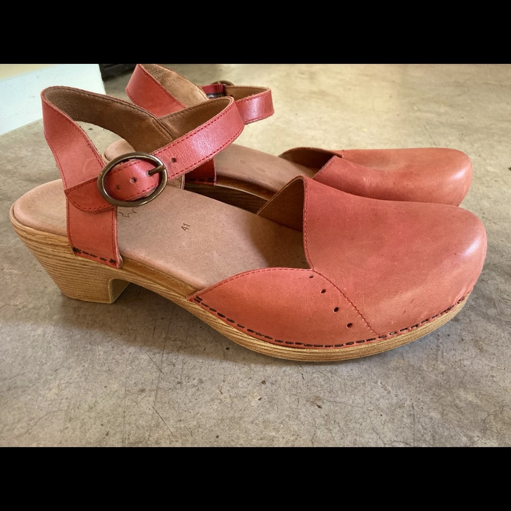 Dansko ‘Sam’ style.